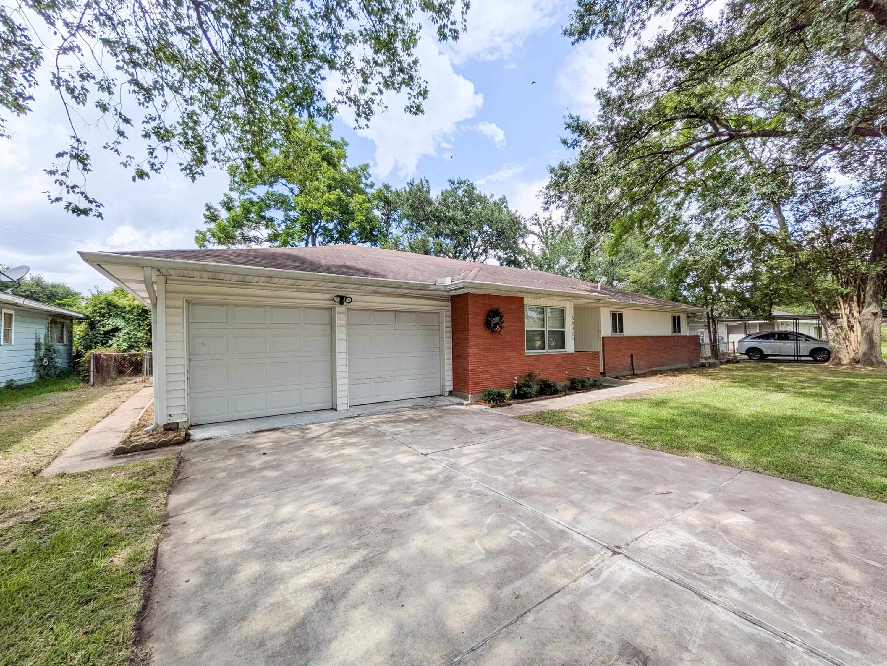 5040 Raleigh Drive Beaumont, TX 77706 - Photo 1 of 22