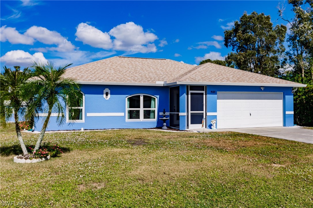 217 Manatee Street Fort Myers, FL 33913 - Photo 4 of 38 a front view of a house with a garden