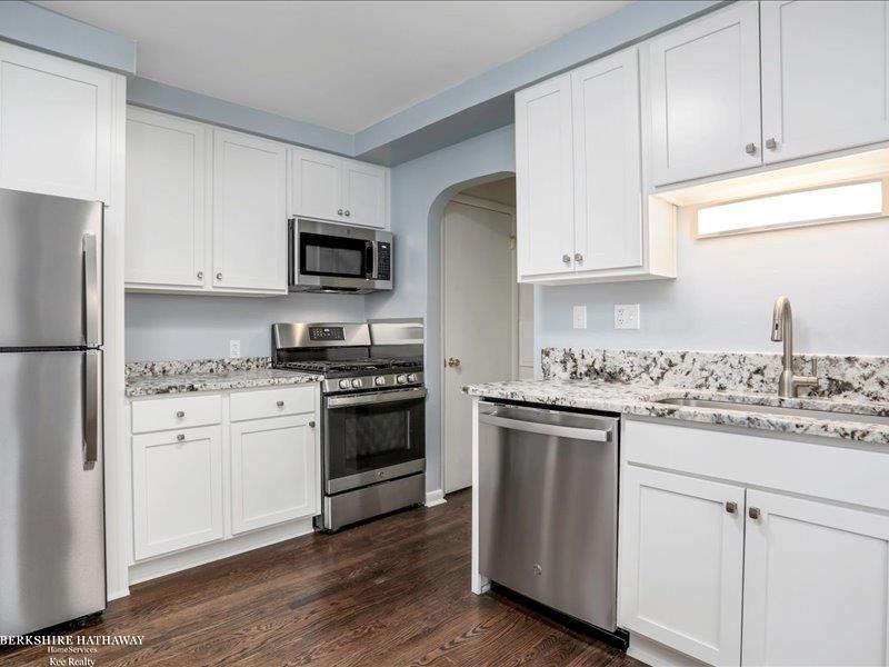 858 Trombley Road Grosse Pointe, MI 48230 - Photo 15 of 54 50144869-7372dc80-658d-47c1-a79b-4158677a0b4e.JPG