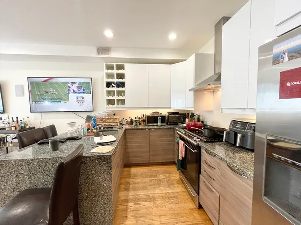 $7,500 | 275 Dorchester Street, Unit STREET, Boston, MA 02127