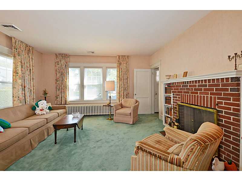 36 Almy Street Newport, RI 02840 - Photo 12 of 25 Living Room.