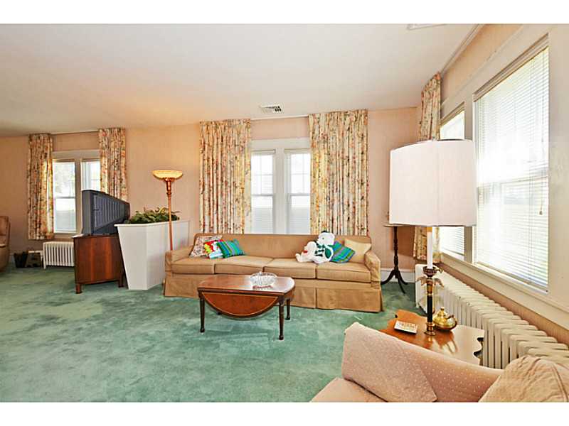 36 Almy Street Newport, RI 02840 - Photo 14 of 25 Living Room.