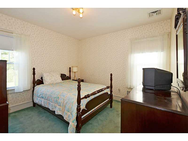 36 Almy Street Newport, RI 02840 - Photo 17 of 25 Bedroom.