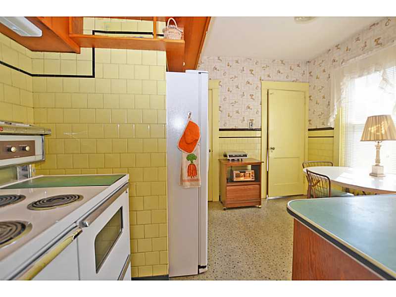 36 Almy Street Newport, RI 02840 - Photo 9 of 25 Kitchen.