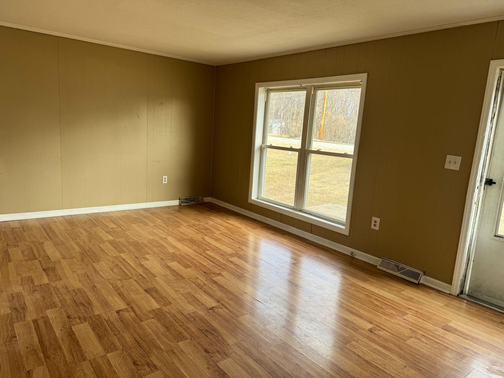 1306 Roundabout Road Martinsville, VA 24112 - Photo 2 of 10 10F68F0C-3AB3-4477-90E9-DC2892CEAC01