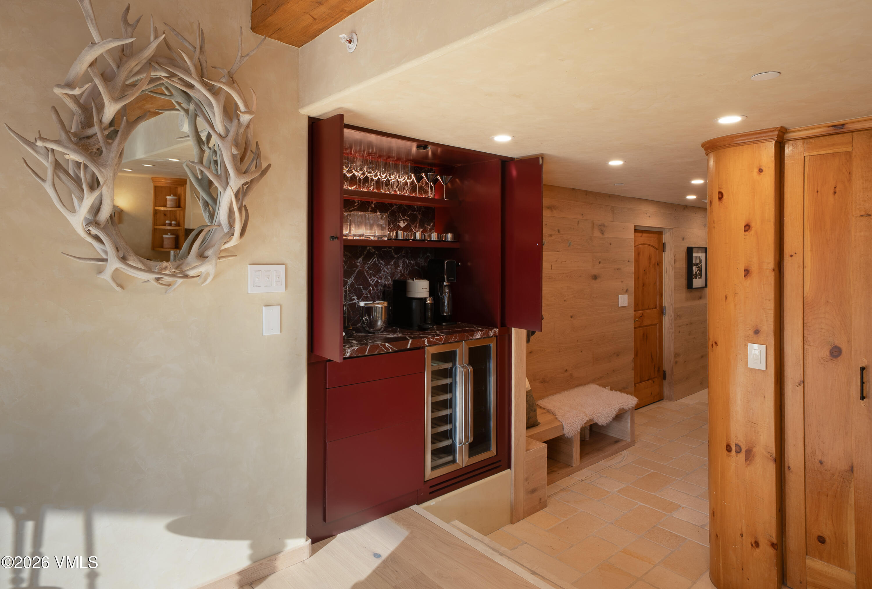 120 Willow Bridge Road, Unit 3G Vail, CO 81657 - Photo 5 of 13 Bar & Entrance