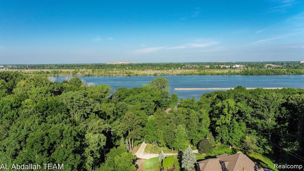 19316 Meridian Road Grosse Ile, MI 48138 - Photo 5 of 44 Gallery Image 5
