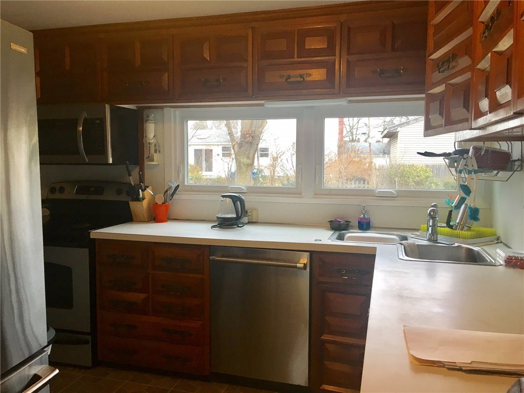 122 Kiwanee Road Warwick, RI 02888 - Photo 14 of 17