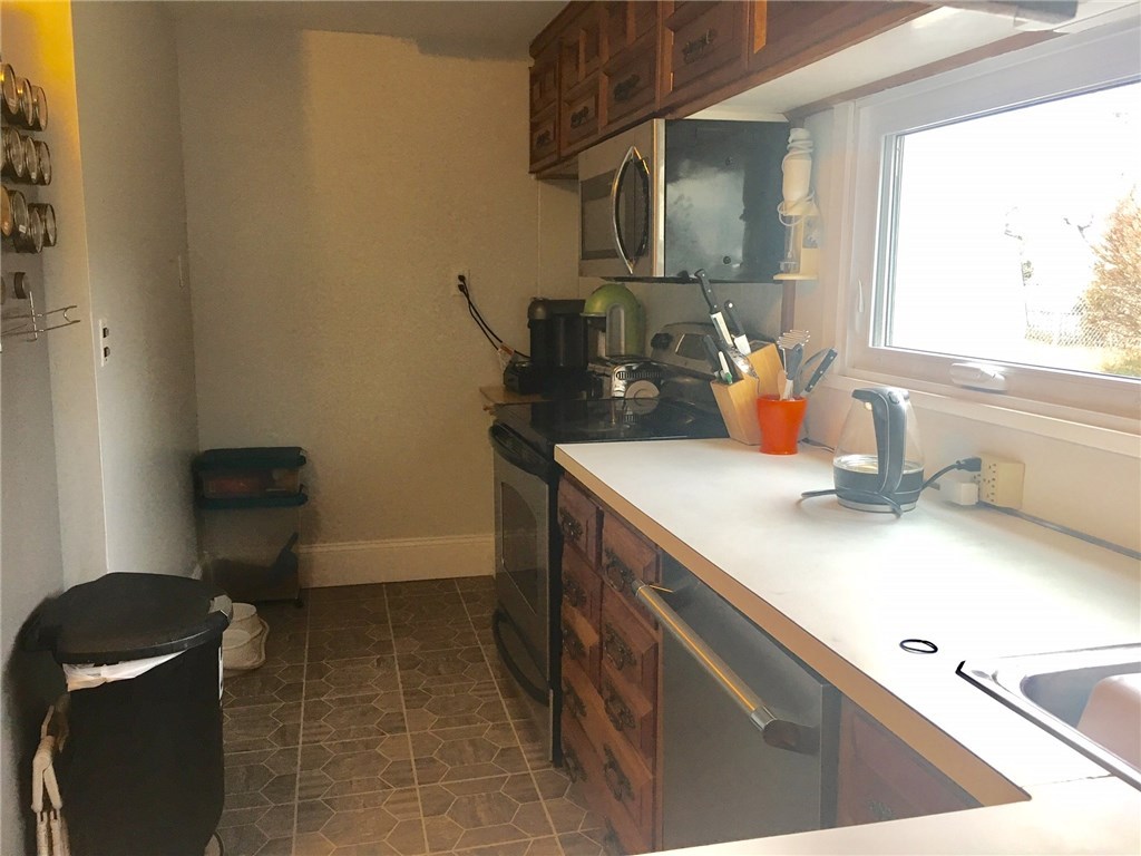122 Kiwanee Road Warwick, RI 02888 - Photo 15 of 17