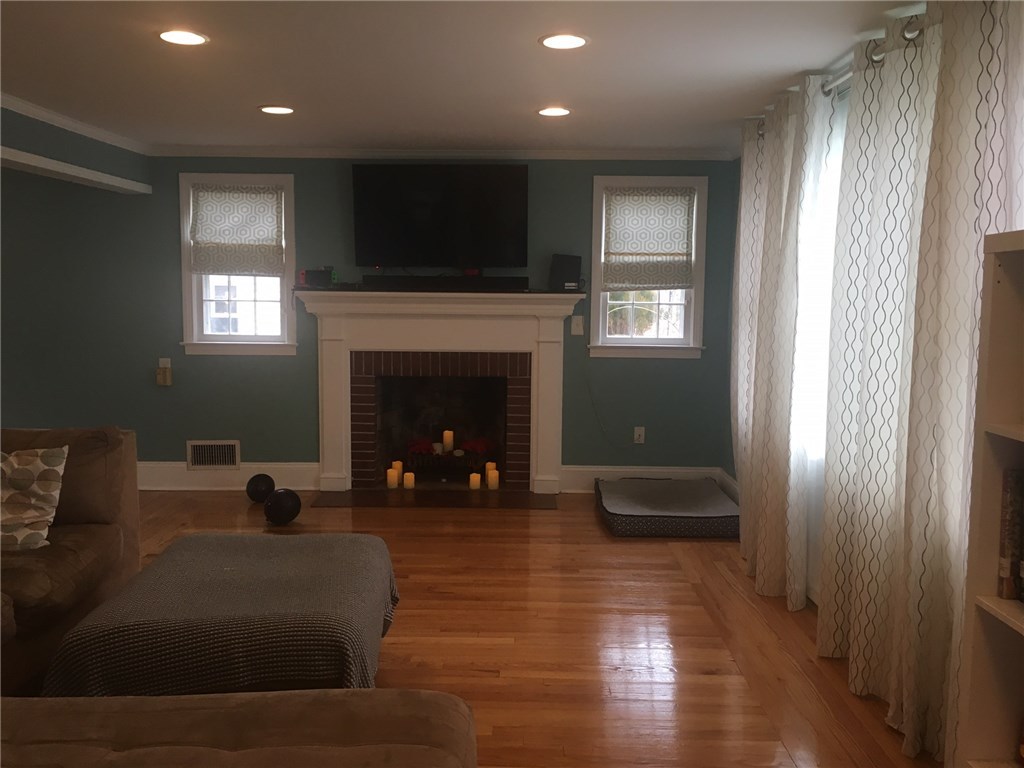 122 Kiwanee Road Warwick, RI 02888 - Photo 5 of 17