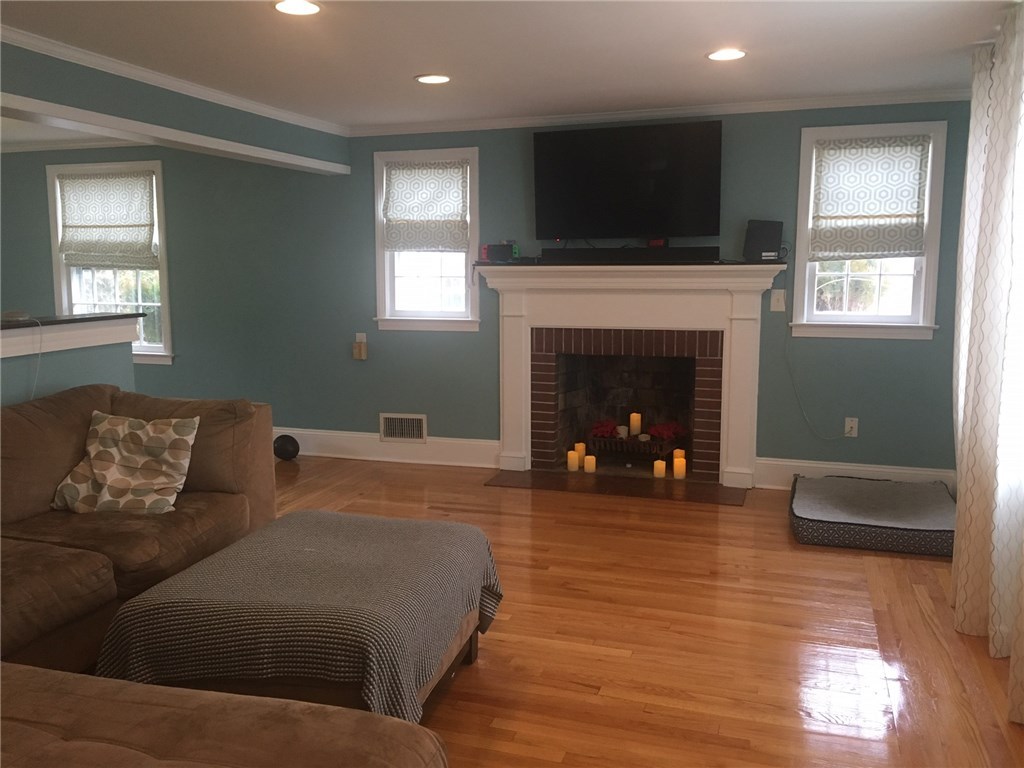 122 Kiwanee Road Warwick, RI 02888 - Photo 8 of 17