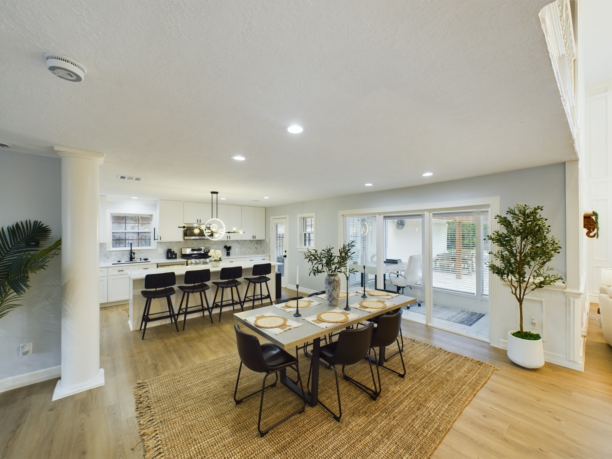 7702 Antoine Drive Houston, TX 77088 - Photo 12 of 50 Centralized Formal Dining