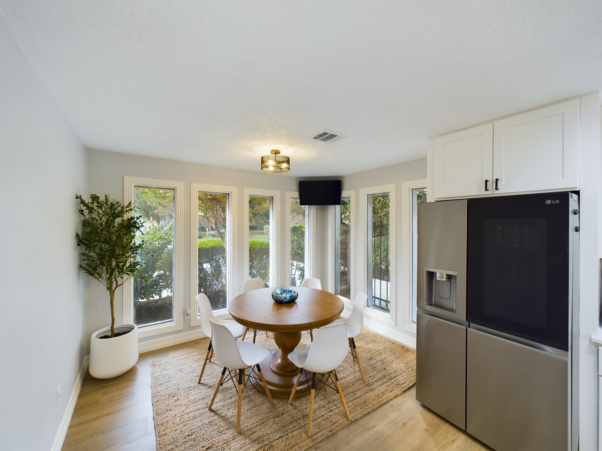 7702 Antoine Drive Houston, TX 77088 - Photo 17 of 50 Charming, Light and Bright Breakfast Room