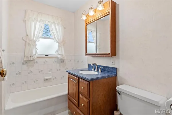 $179,000 | 15 Holly Hill Drive, Alton, IL 62002