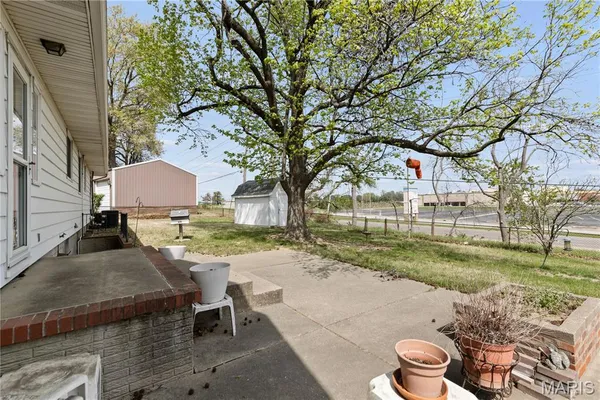 $179,000 | 15 Holly Hill Drive, Alton, IL 62002