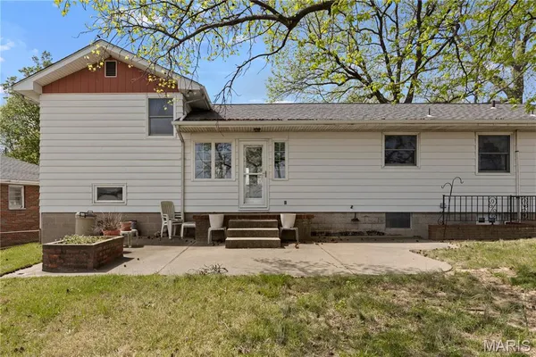 $179,000 | 15 Holly Hill Drive, Alton, IL 62002