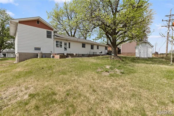 $179,000 | 15 Holly Hill Drive, Alton, IL 62002
