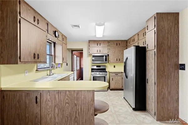 $179,000 | 15 Holly Hill Drive, Alton, IL 62002