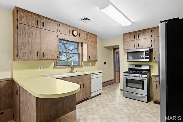 $179,000 | 15 Holly Hill Drive, Alton, IL 62002