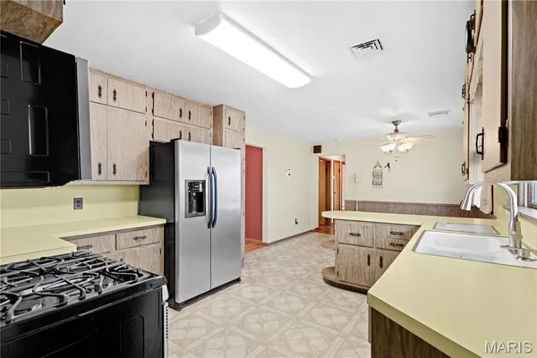 $179,000 | 15 Holly Hill Drive, Alton, IL 62002