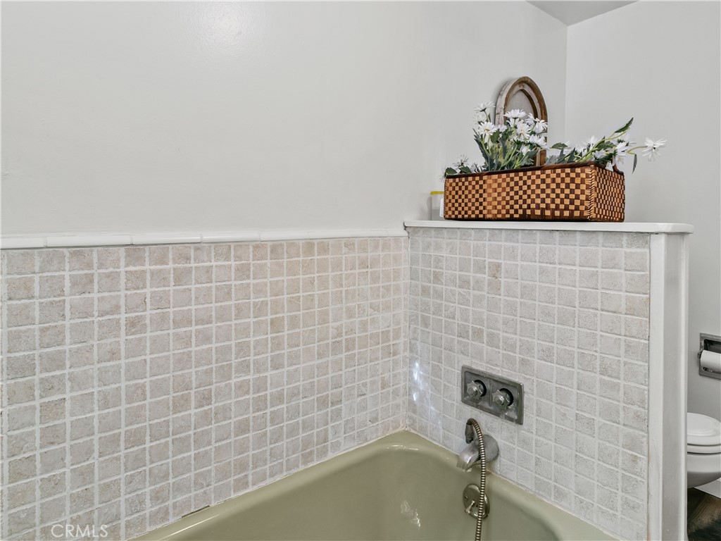 29501 Silverado Canyon Road Silverado, CA 92676 - Photo 22 of 44 Soaking tub in 2nd bathroom