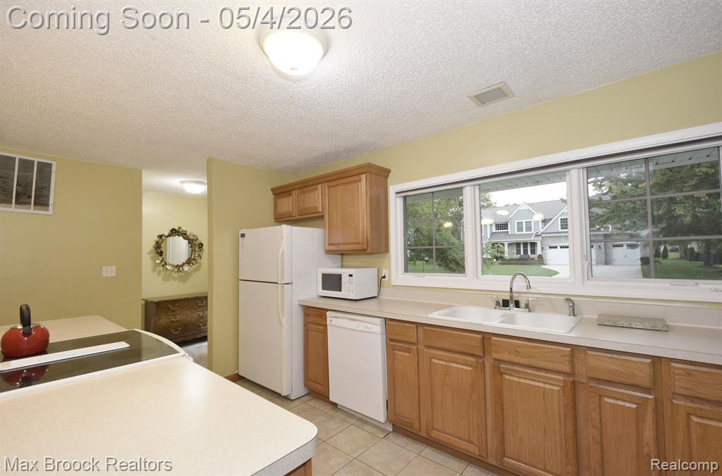 2687 Heathfield Road Bloomfield Hills, MI 48301 - Photo 9 of 20