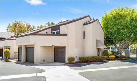 $825,000 | 900 Hyde Court, Costa Mesa, CA 92626