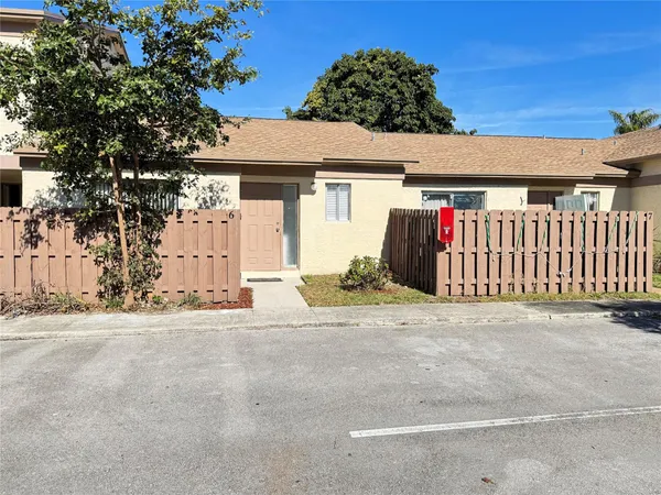 $2,100 | 10725 Northwest 30th Place, Unit 6, Sunrise, FL 33322