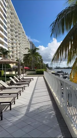 $500,000 | 5600 Collins Avenue, Unit 11W, Miami Beach, FL 33140