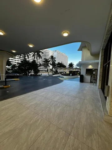 $500,000 | 5600 Collins Avenue, Unit 11W, Miami Beach, FL 33140