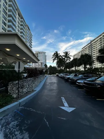 $500,000 | 5600 Collins Avenue, Unit 11W, Miami Beach, FL 33140