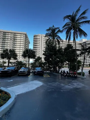 $500,000 | 5600 Collins Avenue, Unit 11W, Miami Beach, FL 33140