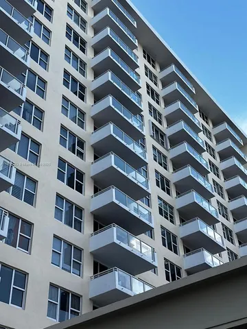 $500,000 | 5600 Collins Avenue, Unit 11W, Miami Beach, FL 33140