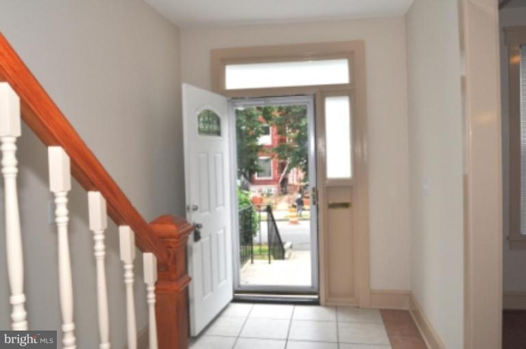 232 R Street Northeast Washington, DC 20002 - Photo 2 of 18 Entrance / Foyer