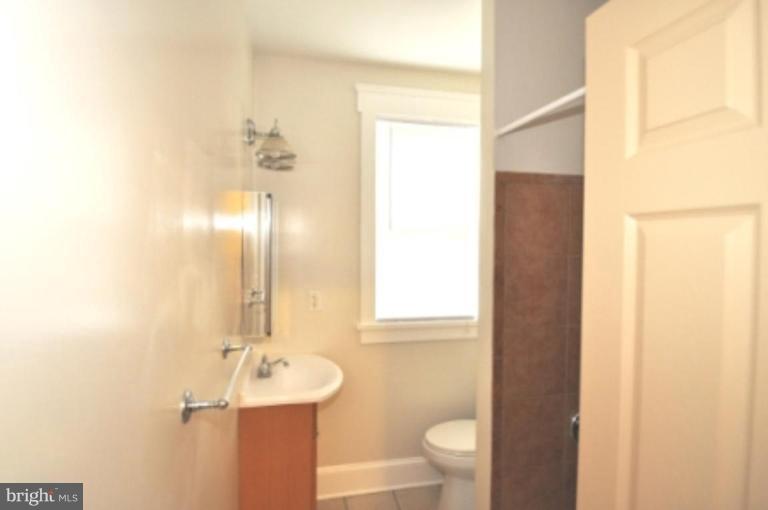 232 R Street Northeast Washington, DC 20002 - Photo 11 of 18 Bath #1