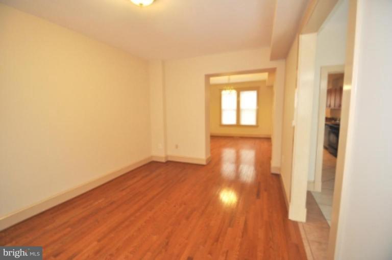 232 R Street Northeast Washington, DC 20002 - Photo 3 of 18 Living Room