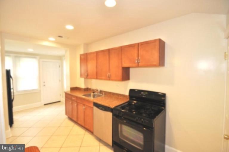 232 R Street Northeast Washington, DC 20002 - Photo 5 of 18 Kitchen