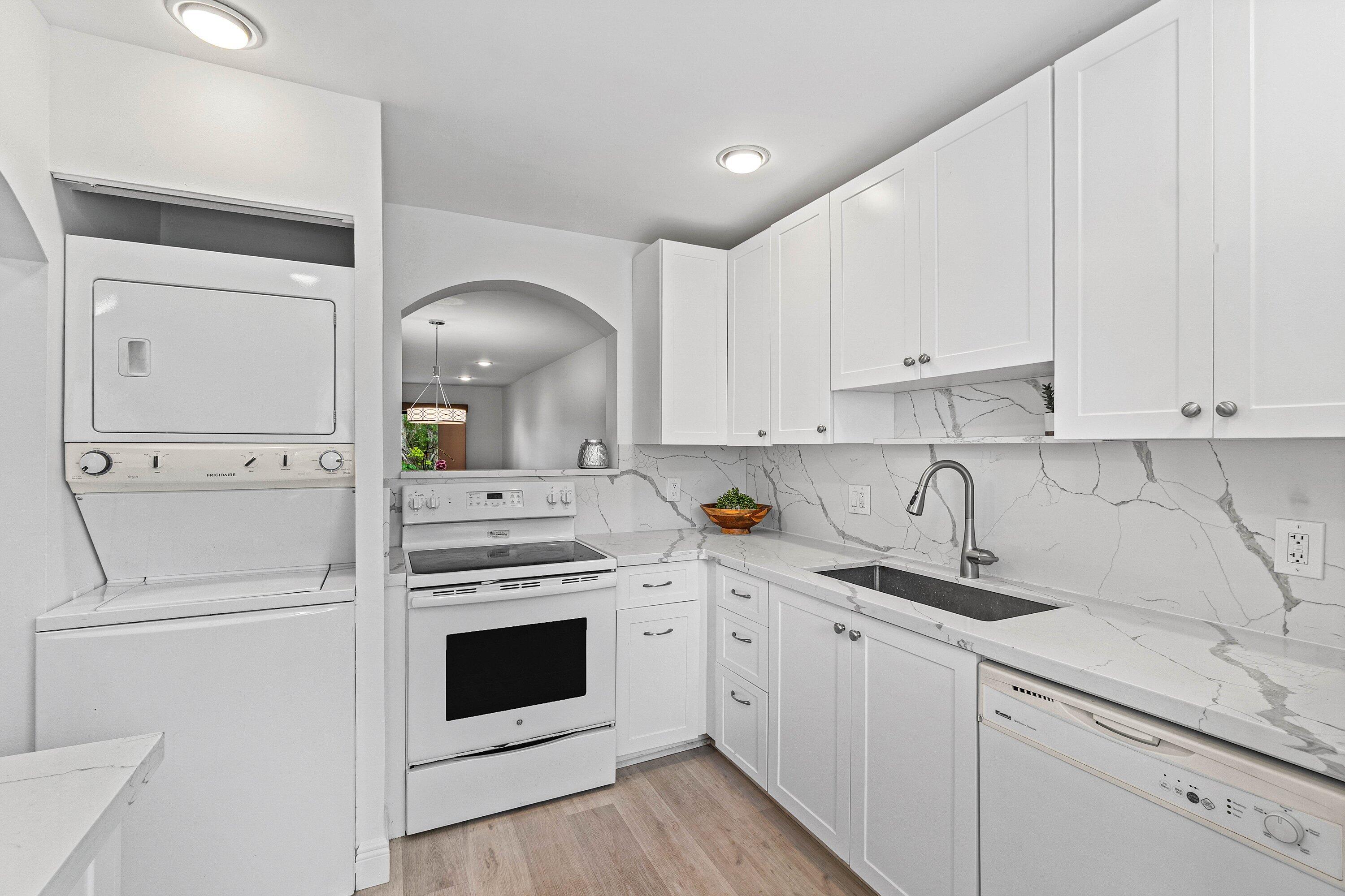 21506 Juego Circle, Unit 28E Boca Raton, FL 33433 - Photo 8 of 33 010-21506JuegoCircle-28E-BocaRaton-FL-33