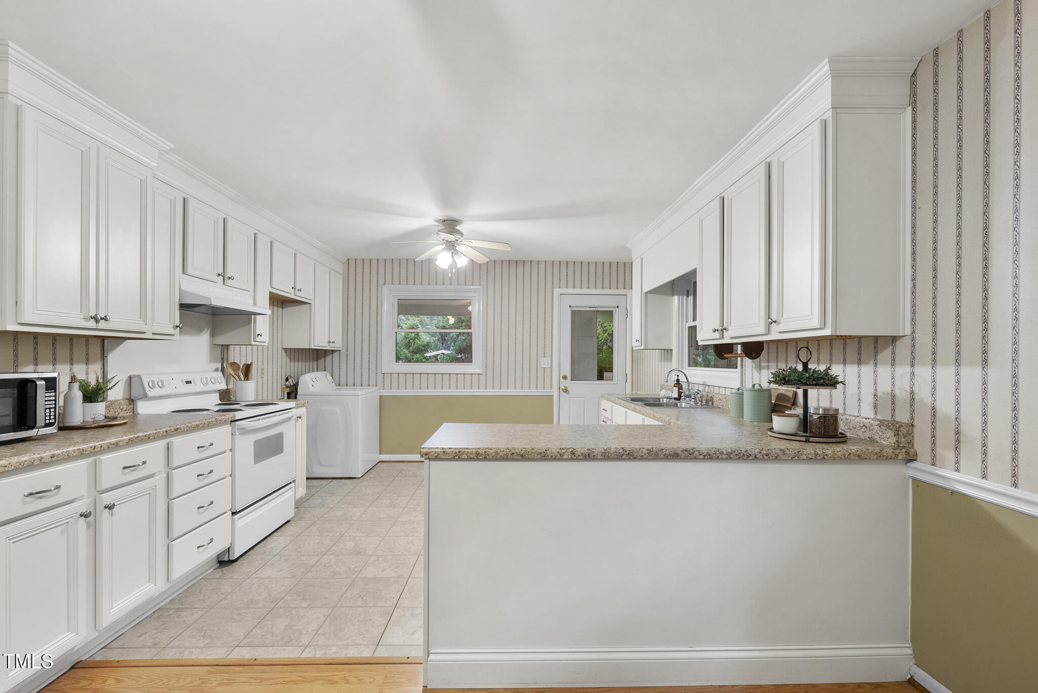 3609 Oates Drive Raleigh, NC 27604 - Photo 8 of 26 DSC09257