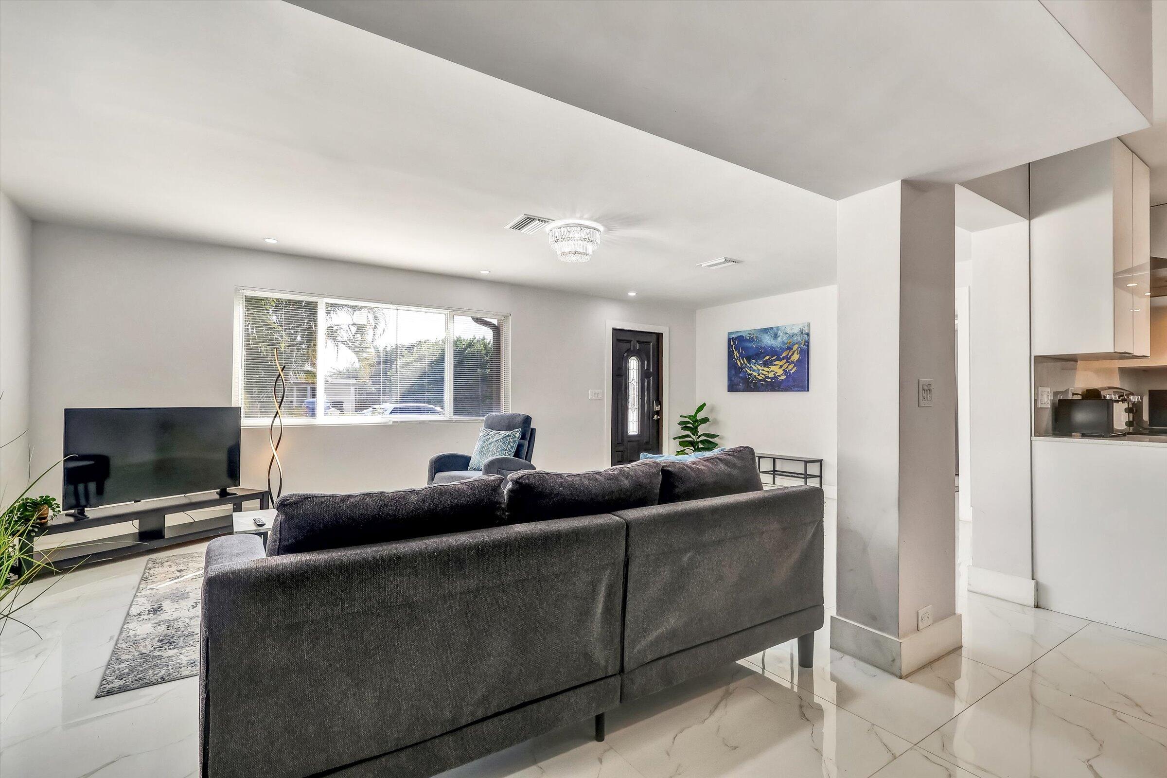 255 Glouchester Street Boca Raton, FL 33487 - Photo 12 of 27 09-255 Glouchester Street-9
