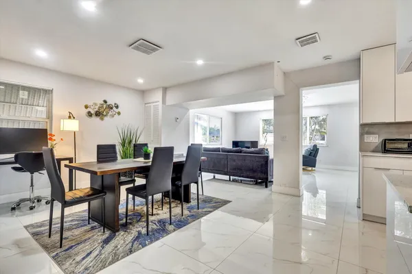 $3,750 | 255 Glouchester Street, Boca Raton, FL 33487