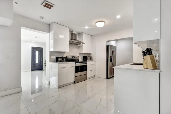 $3,750 | 255 Glouchester Street, Boca Raton, FL 33487