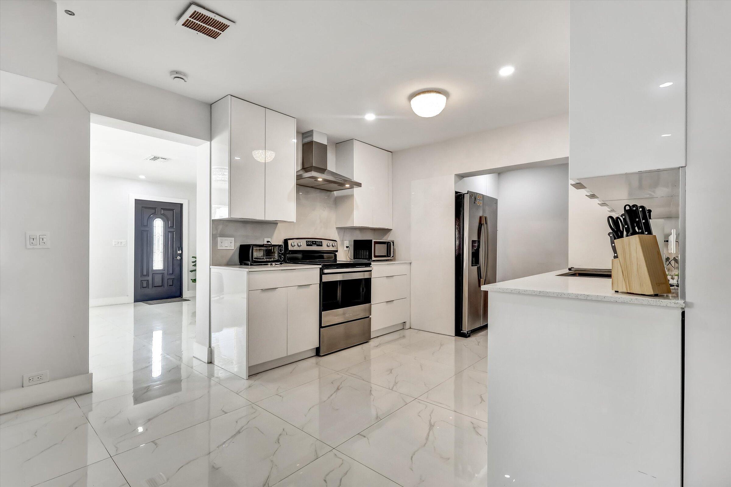 255 Glouchester Street Boca Raton, FL 33487 - Photo 15 of 27 13-255 Glouchester Street-13