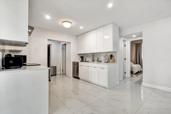 $3,750 | 255 Glouchester Street, Boca Raton, FL 33487