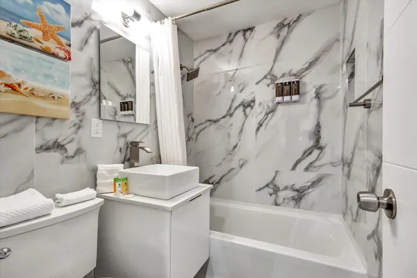 $3,750 | 255 Glouchester Street, Boca Raton, FL 33487