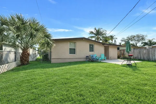 $3,750 | 255 Glouchester Street, Boca Raton, FL 33487