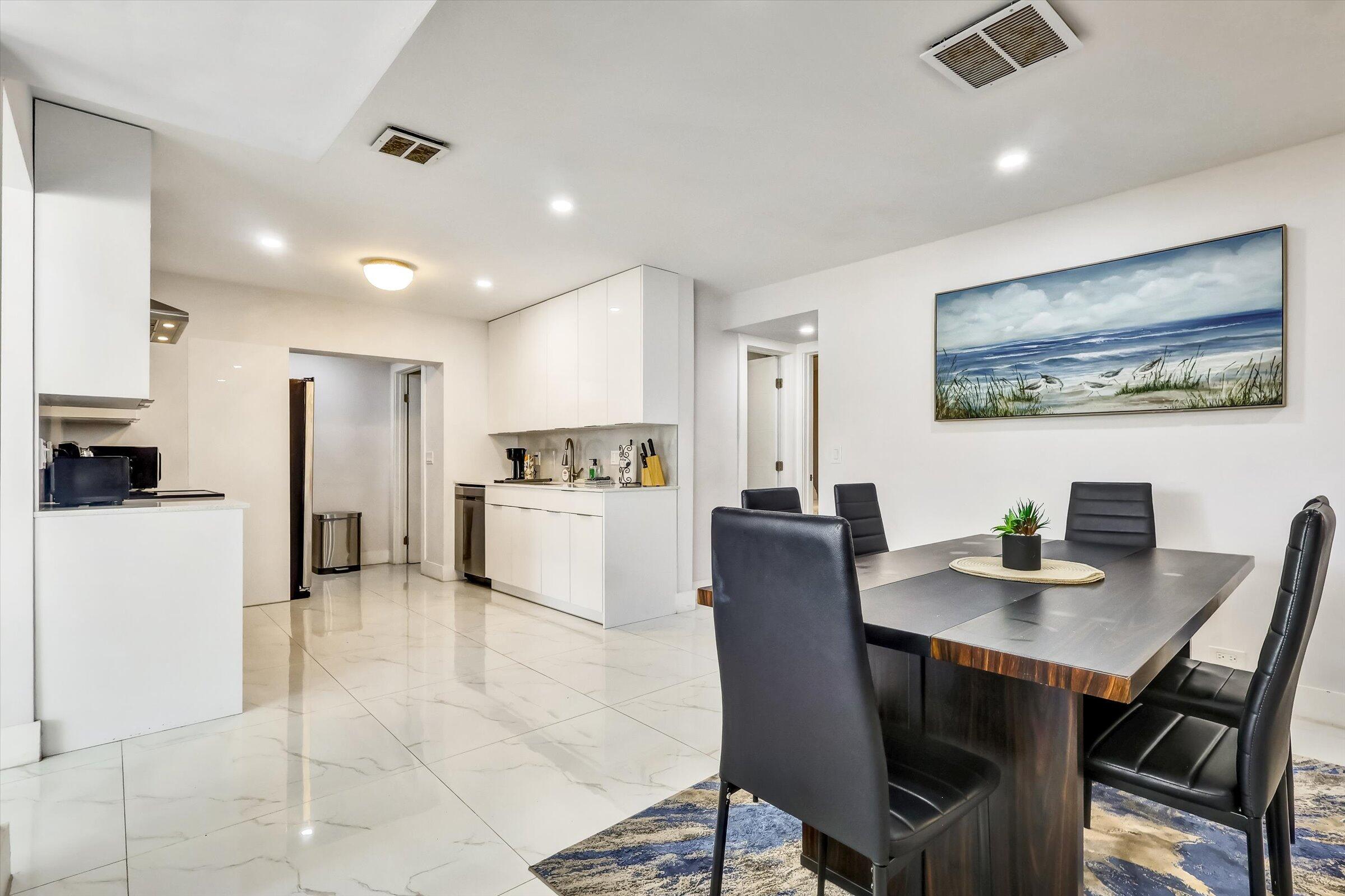 255 Glouchester Street Boca Raton, FL 33487 - Photo 3 of 27 10-255 Glouchester Street-10