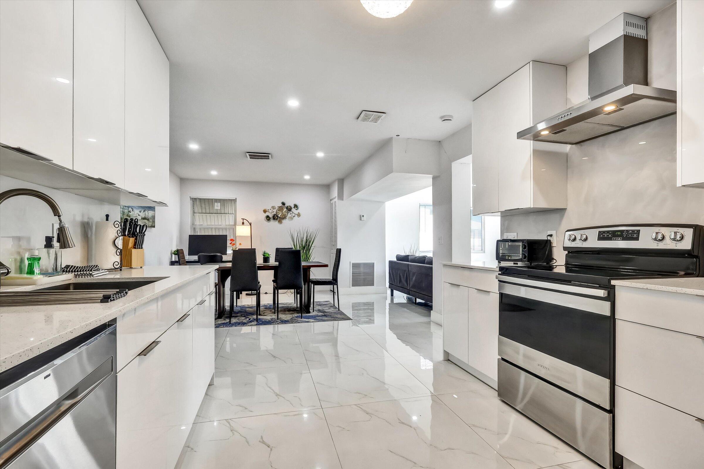 255 Glouchester Street Boca Raton, FL 33487 - Photo 4 of 27 15-255 Glouchester Street-15