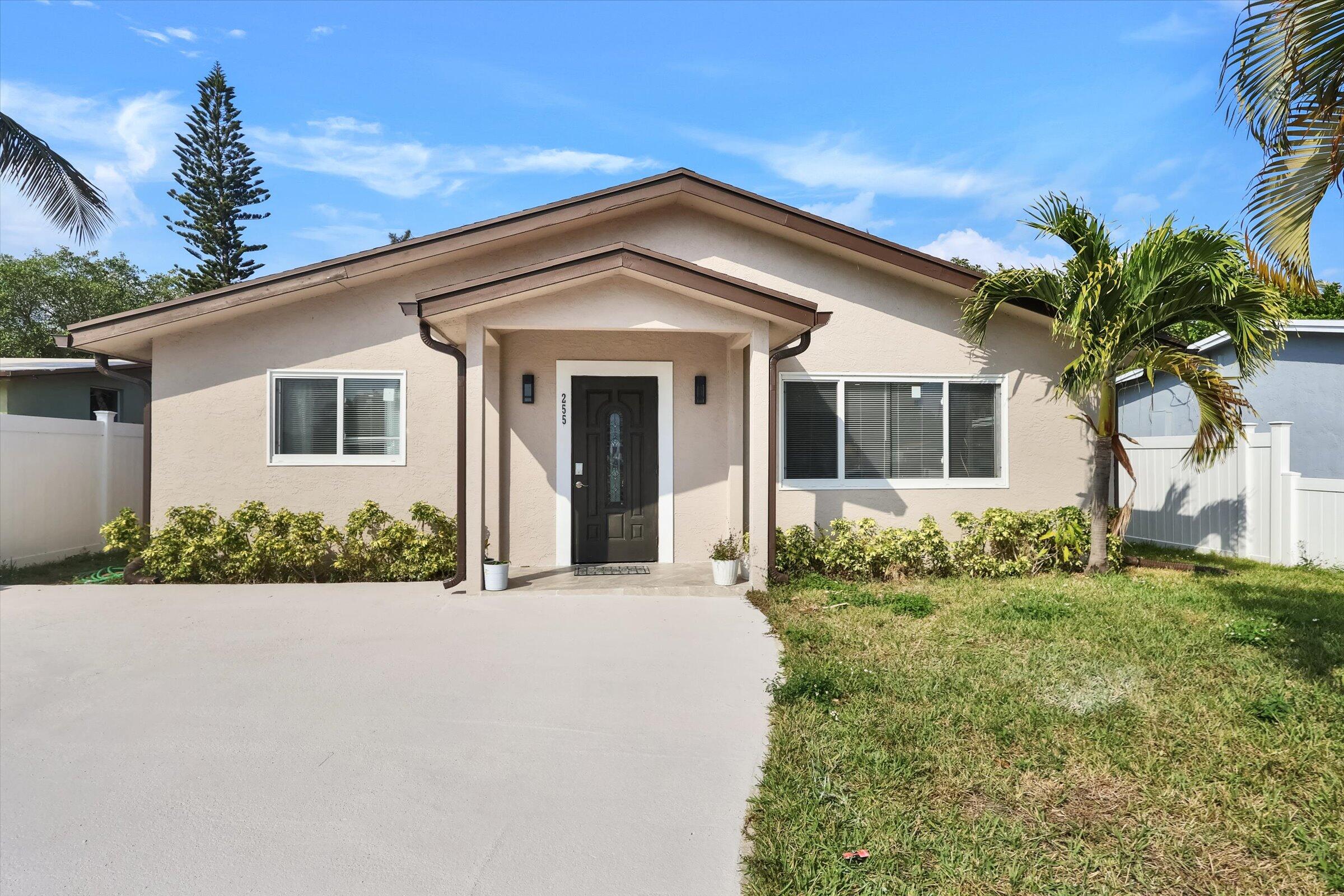 255 Glouchester Street Boca Raton, FL 33487 - Photo 6 of 27 02-255 Glouchester Street-2
