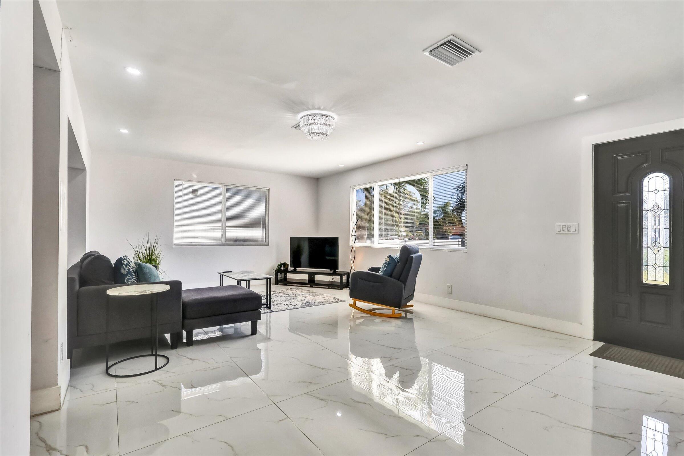 255 Glouchester Street Boca Raton, FL 33487 - Photo 9 of 27 05-255 Glouchester Street-5